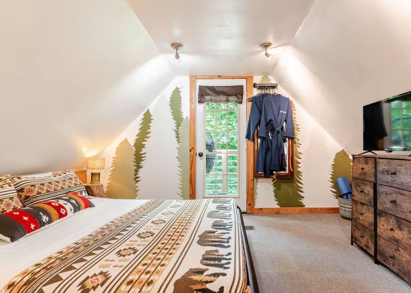 1 soverom, skrivebord, wi-fi (inkludert) og sengetøy