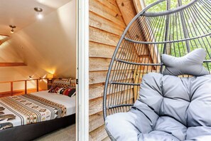 1 bedroom, desk, free WiFi, bed sheets - Romantic Cabin: Hot Tub, Fire Pit, Indoor & Outdoor Living, EV Charger (Martin)