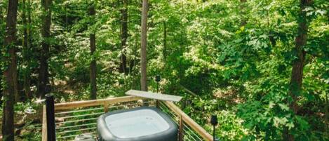 Tina de hidromasaje al aire libre