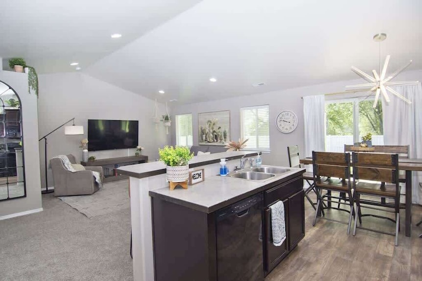 Greenbelt Retreat | Huge Private Yard | Near Nnu & Downtown Nampa | Sleeps 10 - Nampa, ID