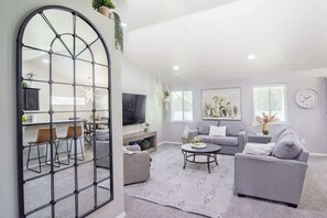 Smart TV, offices - Stoddard Path Home | NNU | Greenbelt | Huge Yard (Nampa)