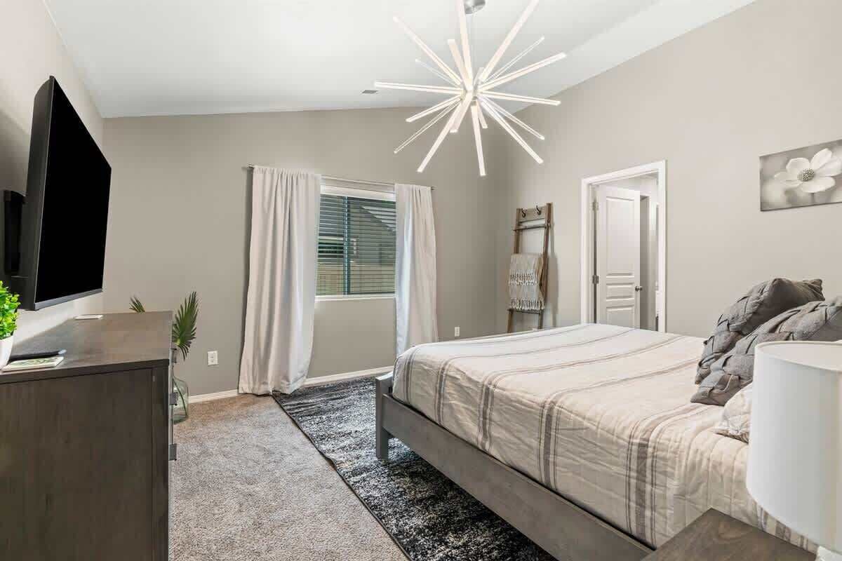 3 bedrooms, iron/ironing board, travel crib, free WiFi