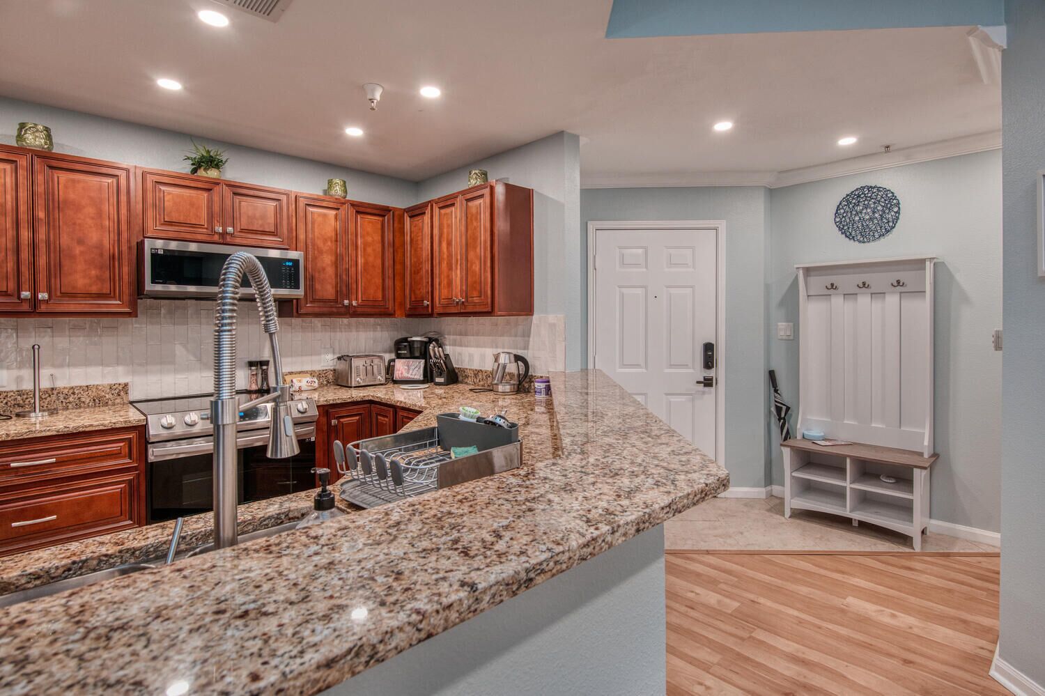 Geladeira, micro-ondas, fogão, cooktop