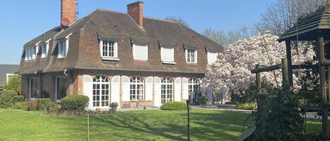 المنشأة من الخارج