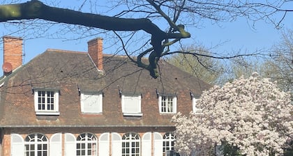 Renovated apartment in a quiet Anglo-Norman house