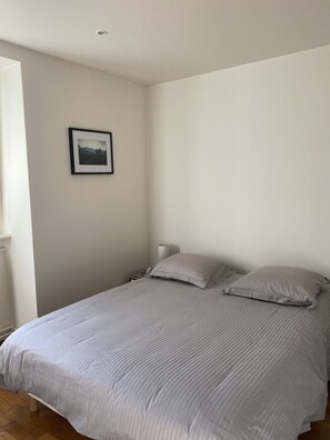1 chambre, fer et planche à repasser, Wi-Fi gratuit, draps fournis