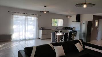 Televisie en een tafeltennistafel