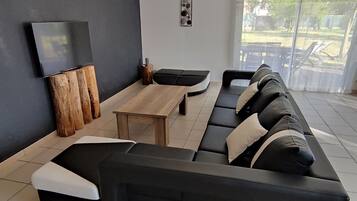 Télévision, table de tennis de table