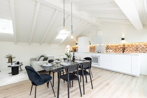 Dining - *Olivo Villa*with private terrace & Jacuzzi+3Beds! (Milano)