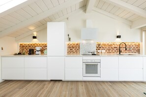 Fridge, oven, stovetop, dishwasher - *Olivo Villa*with private terrace & Jacuzzi+3Beds! (Milano)