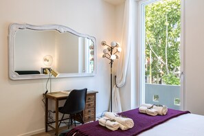 3 bedrooms, desk, iron/ironing board, free WiFi - *Olivo Villa*with private terrace & Jacuzzi+3Beds! (Milano)