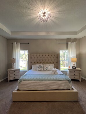 4 chambres, bureau, fer et planche à repasser, lit parapluie