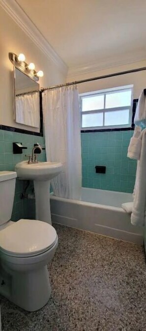 Bañera, jabón y champú