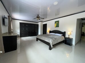 2 Schlafzimmer, Zimmersafe, Schreibtisch, kostenloses WLAN