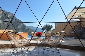 Chambre Royale, 1 chambre, vue mer, côté jardin | 1 chambre, literie de qualité supérieure, minibar