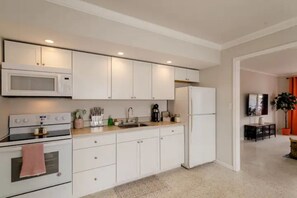 Frigorifero, microonde, tostapane, frullatore