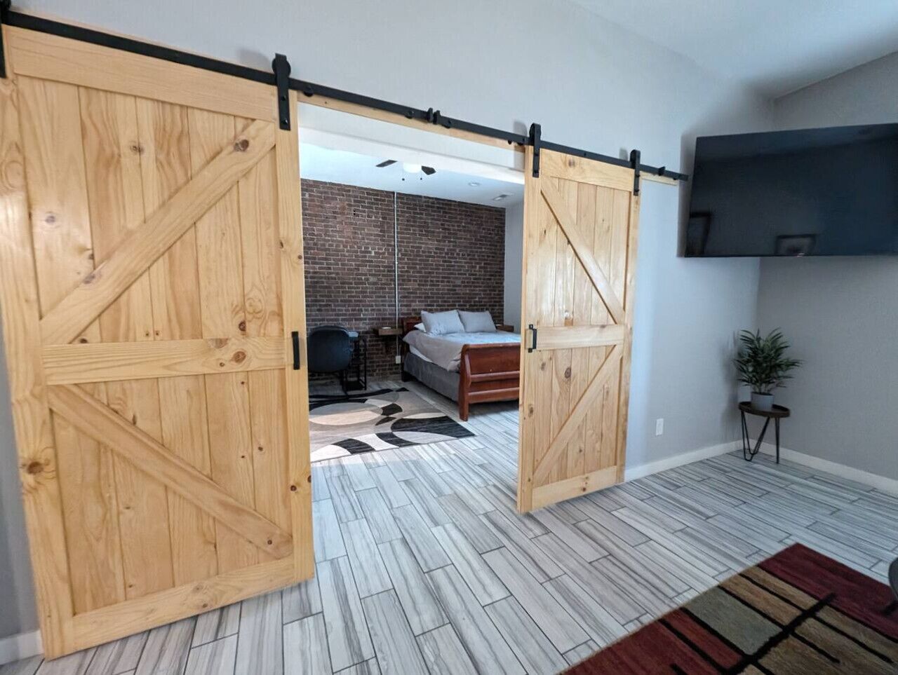 1 bedroom, desk, iron/ironing board, WiFi