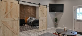 New, modern & chic, upscale apartment