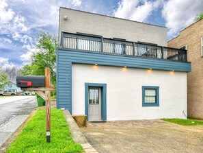 Exterior - New, modern & chic, upscale apartment (Maryville)