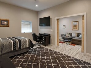 1 soverom, skrivebord, strykejern/-brett og wi-fi