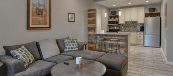 New, modern & chic, upscale apartment