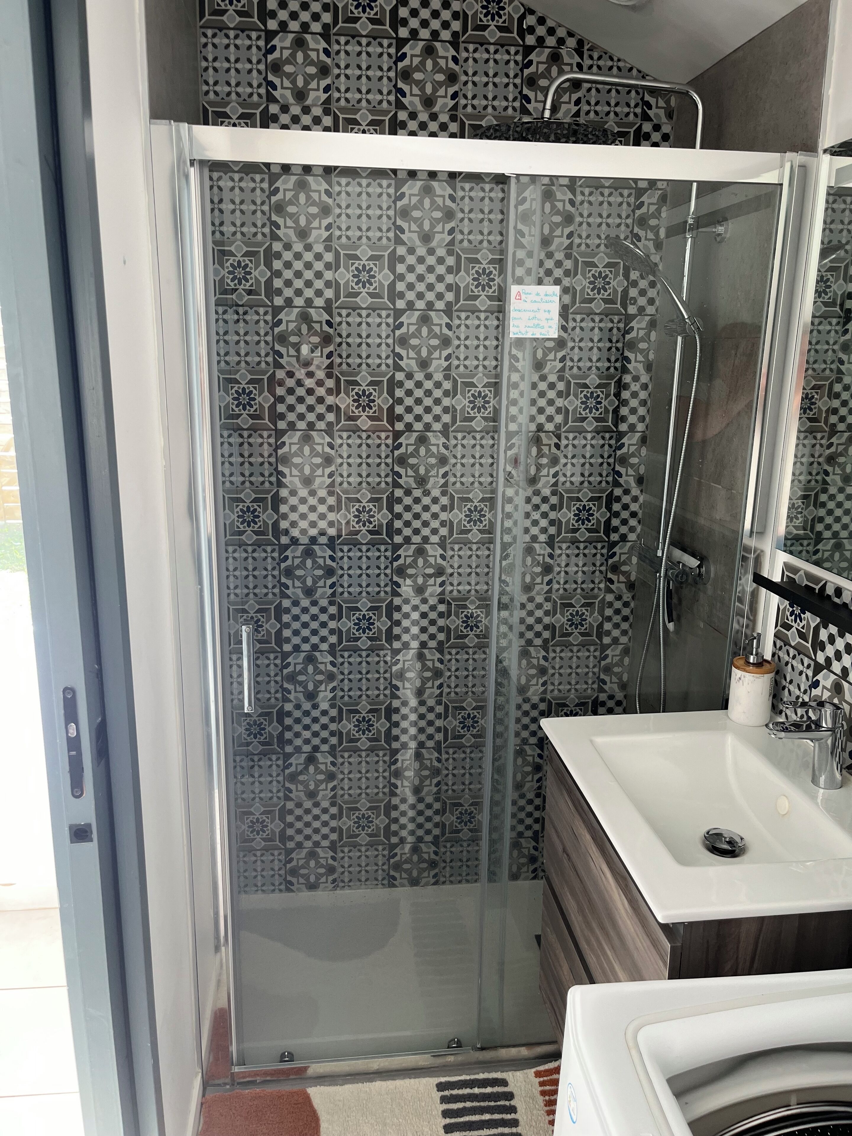 Shower, hair dryer, toilet paper