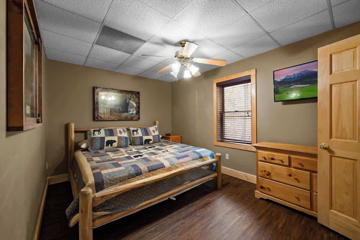 8 bedrooms, desk, iron/ironing board, free WiFi