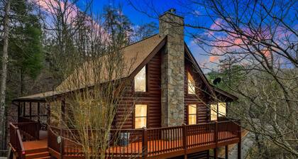 5 Star LOCATION - 8be/6ba Sleeps 24 + Game Room + Hot Tub + Theatre