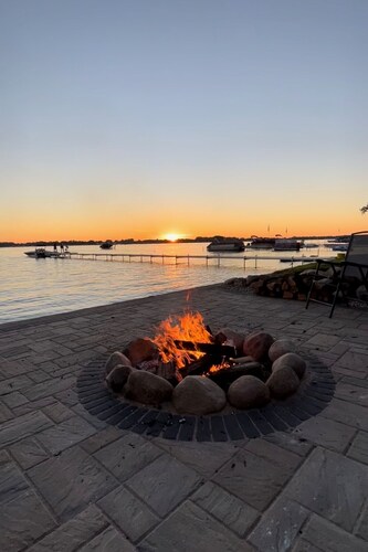 Coldwater Lake Spacious Lake Drive Getaway