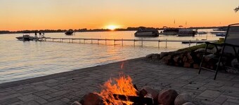 Coldwater Lake Spacious Lake Drive Getaway