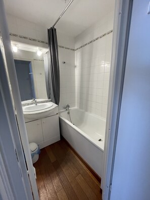 Badewanne, Haartrockner