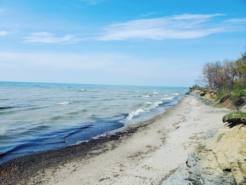 LAKEVIEW Hot Tub Retreat Near Wineries!