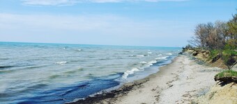 LAKEVIEW Hot Tub Retreat Near Wineries!