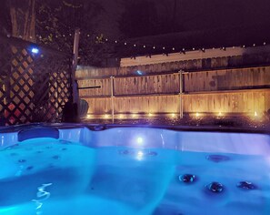 Outdoor spa tub - LAKEVIEW Hot Tub Retreat Near Wineries! (Silver Creek)