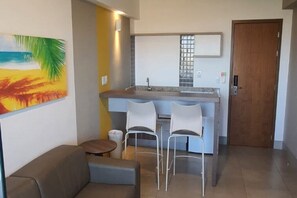 Unclassified image, 4 of 18, button