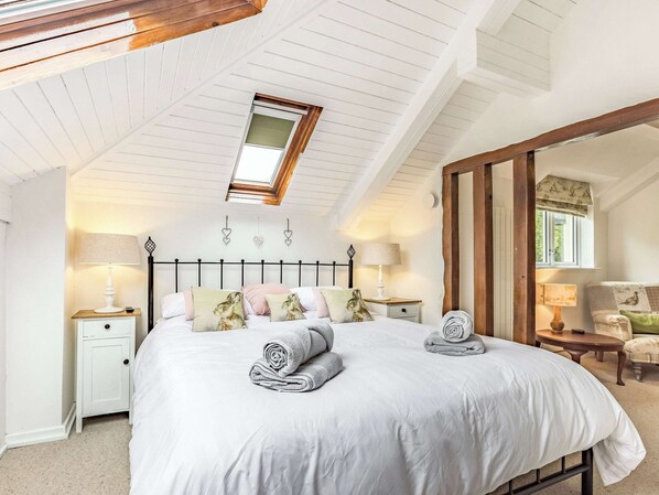 5 bedrooms, free WiFi, bed sheets