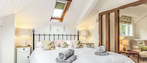 5 室のベッドルーム、WiFi (無料)、ベッドシーツ