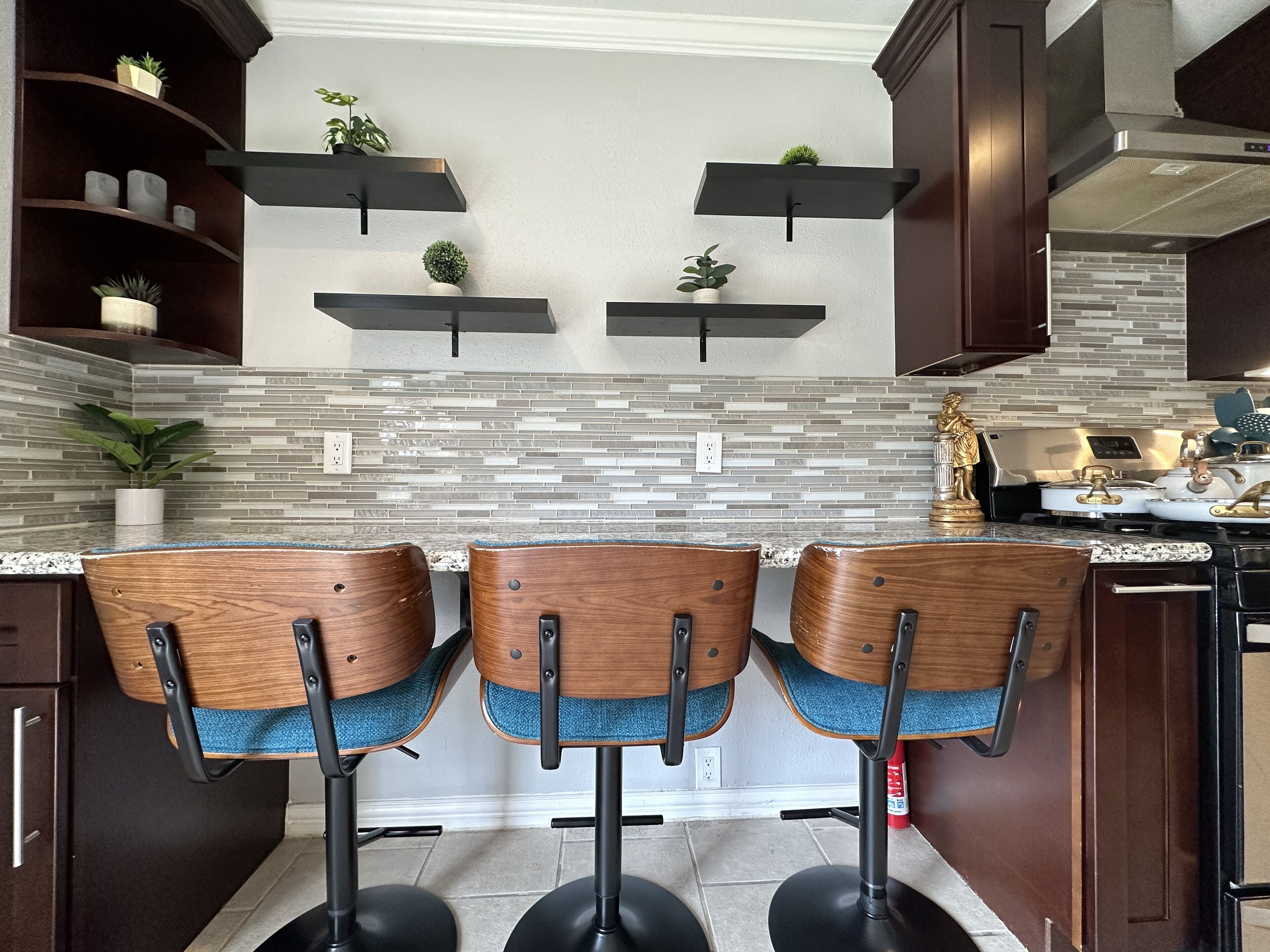 ثلاجة، ميكروويف، فرن، موقد طهي مسطح