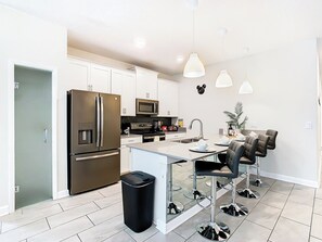 Fridge, microwave, oven, stovetop - Awesome 5BR Townhouse Near Disney - Private Pool! (Kissimmee)