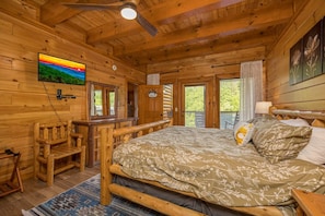 Desk, travel crib, free WiFi, bed sheets