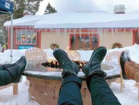 Property grounds. Smooth 2-minute ski to Lift Ski-in Ski-out • Smuggs Condo ⭐️