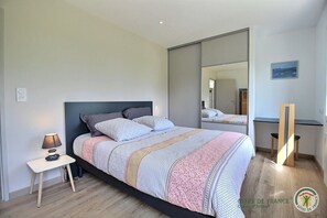 2 bedrooms, iron/ironing board, free WiFi, bed sheets