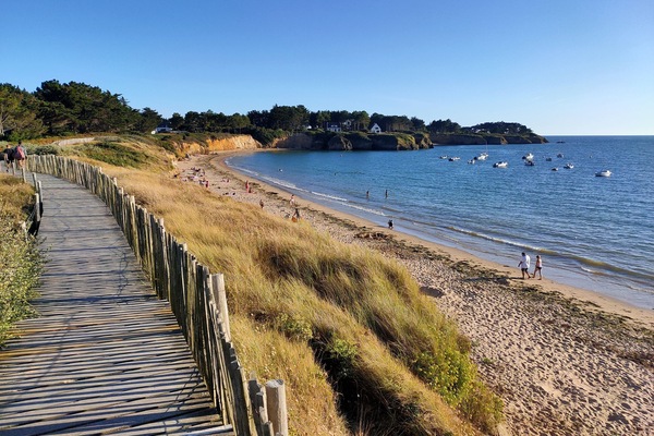 Una spiaggia nelle vicinanze