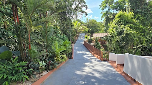 Beautiful 4 Bedroom 4.5 Bath 4,400 Square Foot Condo w/ Attached Garage