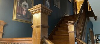 The Farmhouse-Seneca/Keuka-HotTub-WineTrail-1850’s Farmhouse, Classic Red Barn-Big Rooms-Pets OK