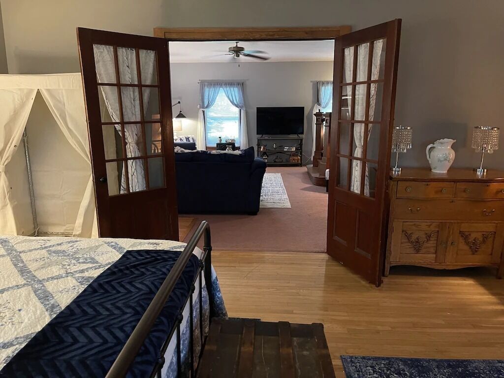 4 多间卧室、熨斗/熨衣板、WiFi、床单