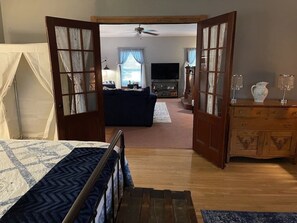 4 slaapkamers, een strijkplank/strijkijzer, wifi, beddengoed