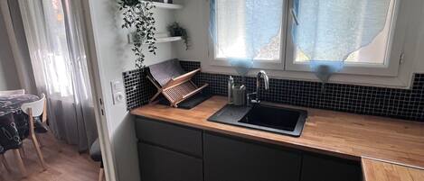 Réfrigérateur, four, plaque de cuisson