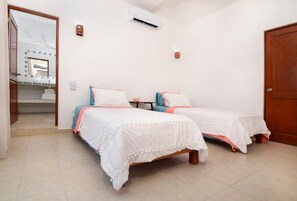 3 bedrooms, desk, iron/ironing board, free WiFi - Relaxing home with private pool near center of Cozumel. 1.5 mile to the ocean. (San Miguel de Cozumel)