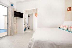 3 bedrooms, desk, iron/ironing board, free WiFi